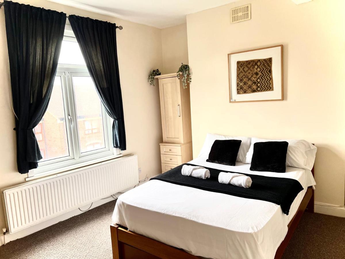 Aldgate Apartment London