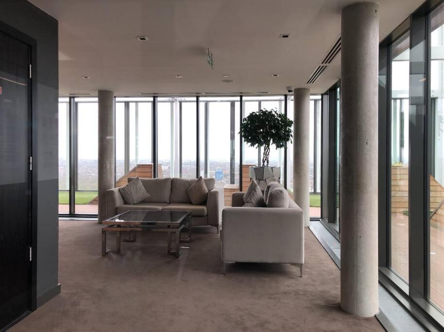 Modern 2 Bed Flat With Gym Appartement *