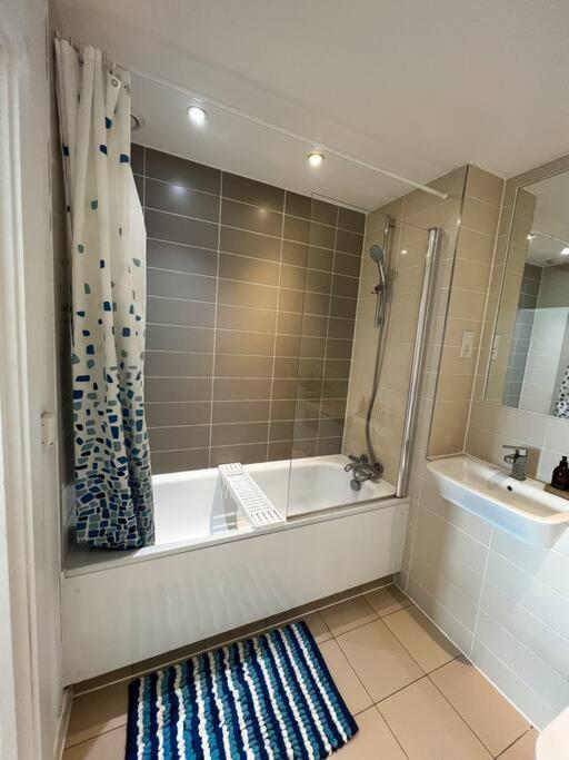Modern 2 Bed Flat With Gym Appartement Londres