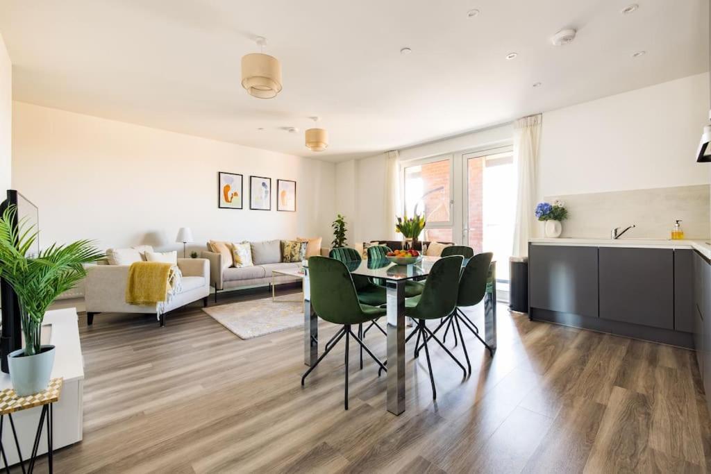 Wild Roses Serviced - Upton Park * Londen