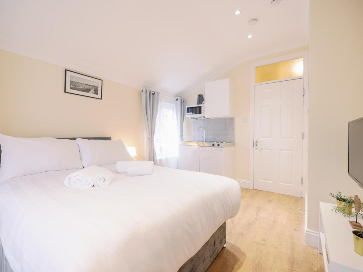Pass The Keys Flat 3 And 4 Floor Comfy Two Studio Appartement *
