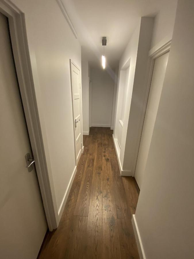 Ozan's Flat Double Bedroom-1, Sharing Kitchen And Bath Leilighet