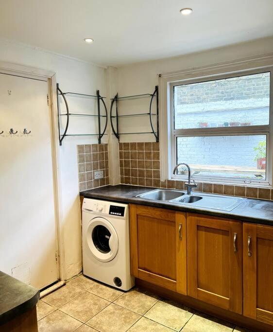 1 Bedroom Flat Garden In Clapham Appartement *