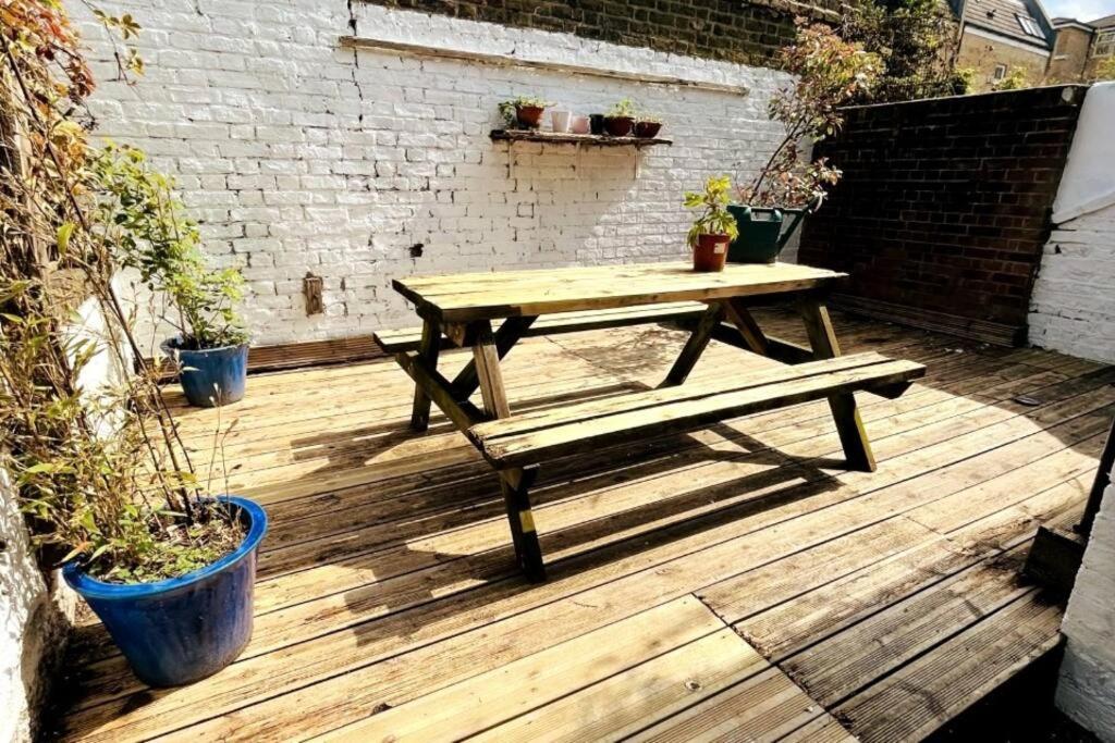 1 Bedroom Flat Garden In Clapham