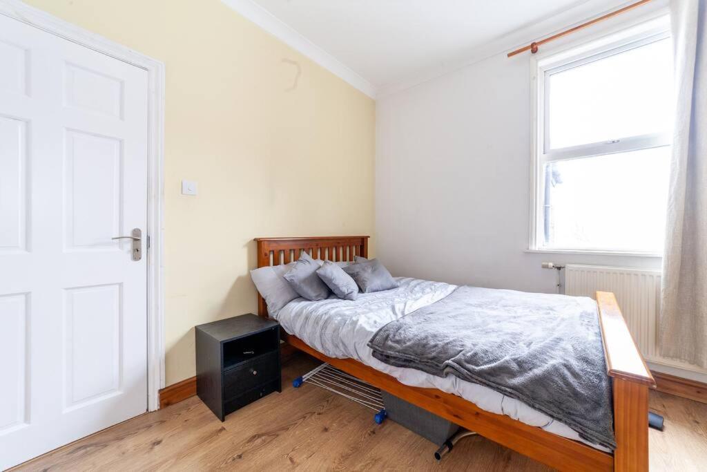 2 Bedroom Duplex * London