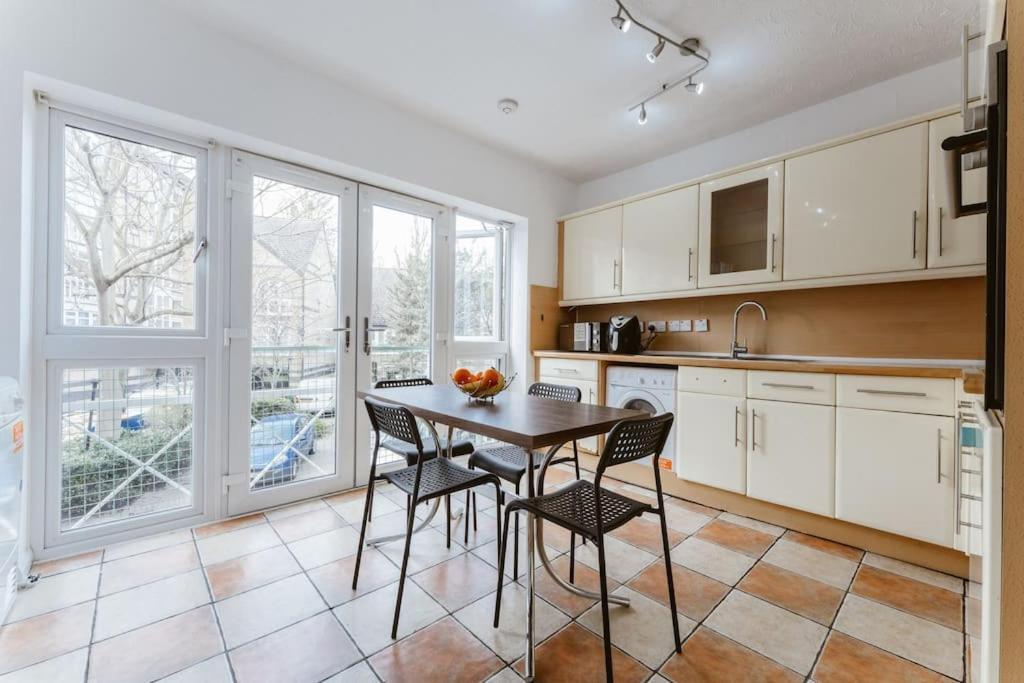 Comfortable Double For Your Getaway Apartment