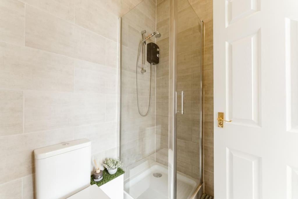 Spacious Ensuite Near Tourist Attractions * London