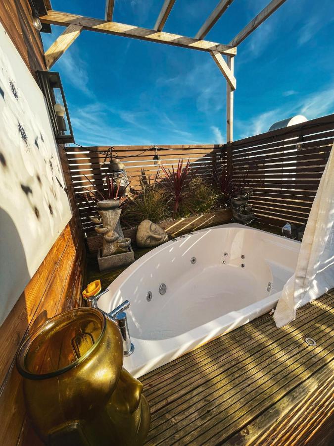 2 Bedroom Roof Terrace With Sauna Jakuzzi And Outdoor Cinema Appartamento