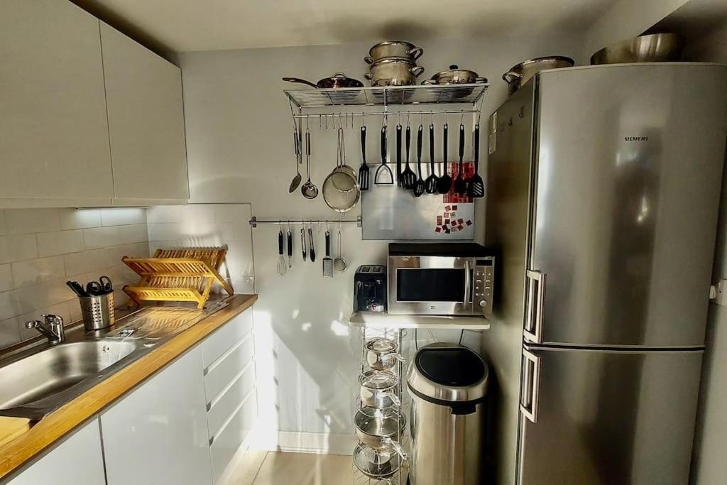 Apartment, Kings Cross 6 Mins Walk * Londen