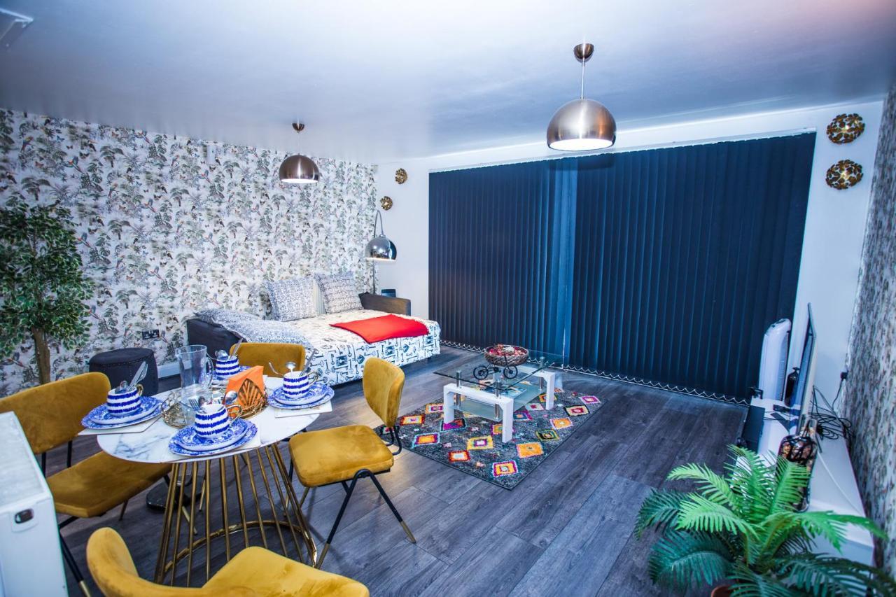 Remarkable 2-bed With Sea View London