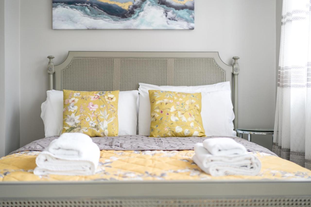 Elegant 3 Bedroom Retreat Minutes From Canary Wharf Londra