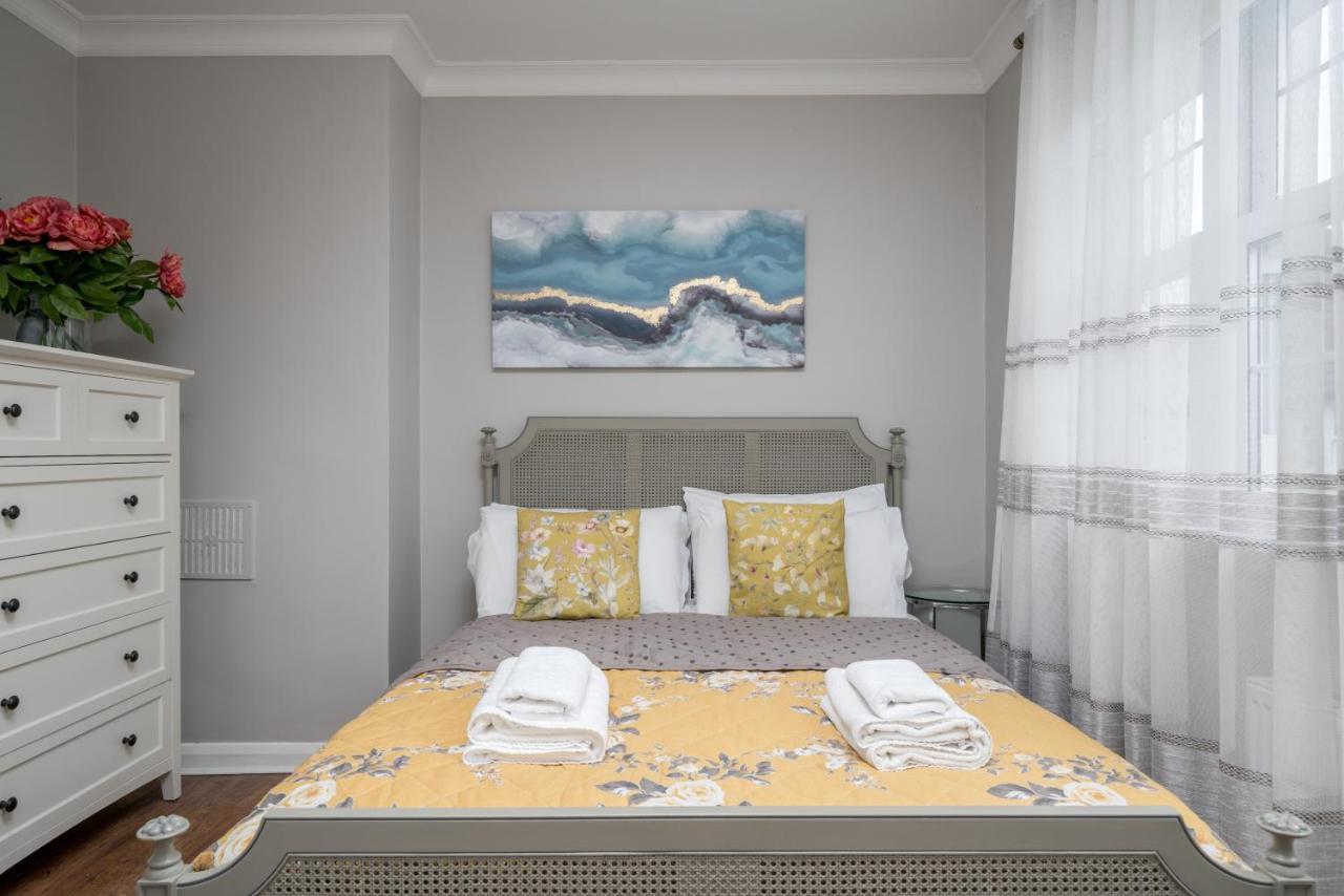 Elegant 3 Bedroom Retreat Minutes From Canary Wharf Casa vacanze Londra