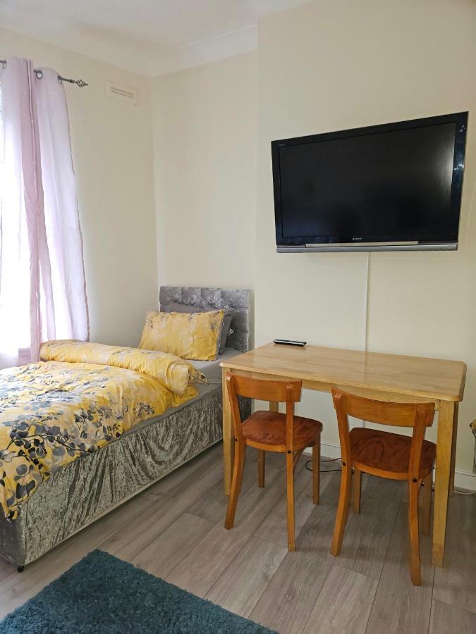 Privat overnatting Apartment, Line *