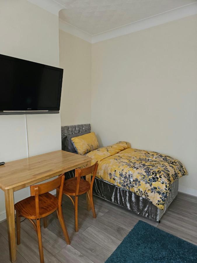 Privat overnatting Apartment, Line *