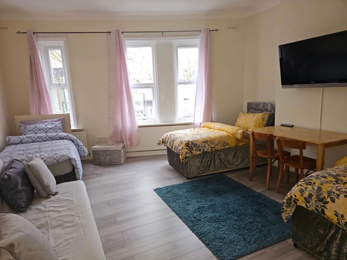 Privat overnatting Apartment, Line