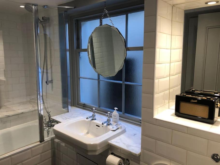 Kings Cross, Self-contained House & Private Garden Semesterbostad London
