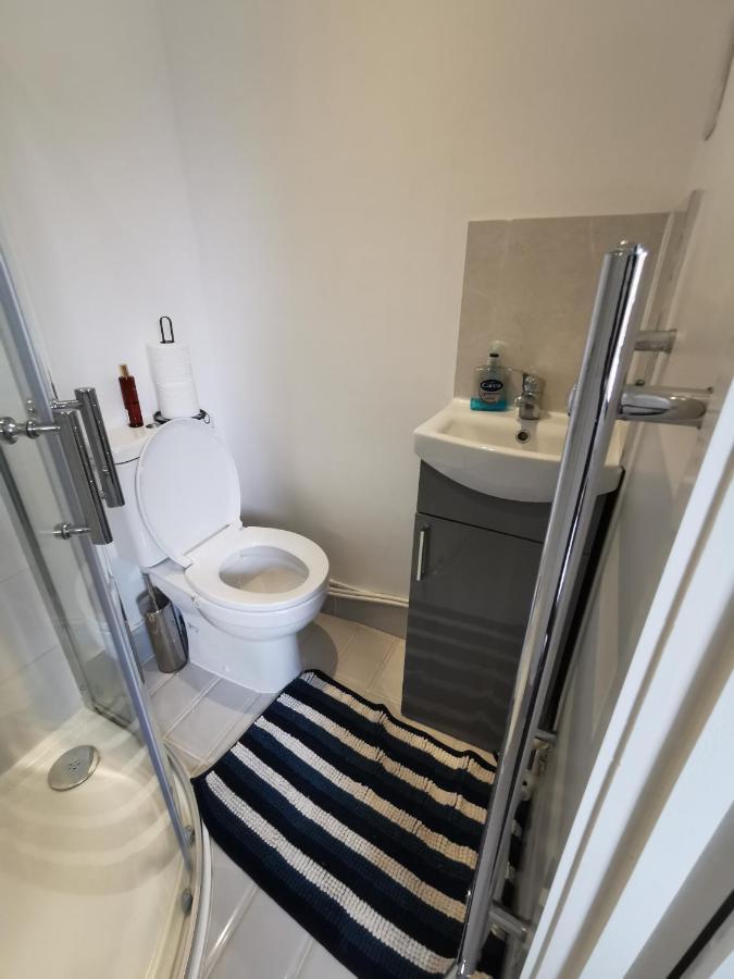 Studio Self Contained Double Bedroom Leilighet London
