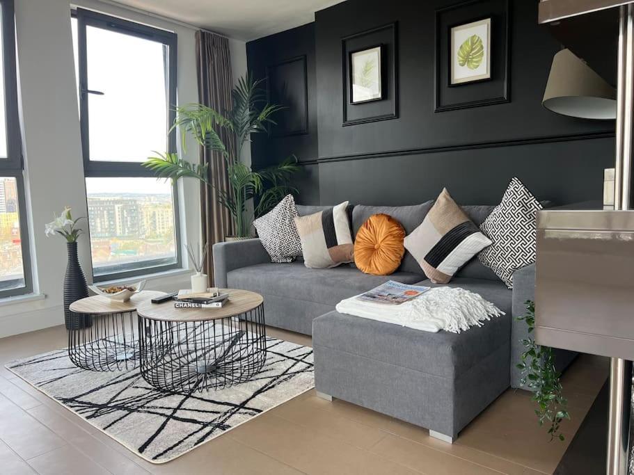 Apartment Penthouse In Wembley