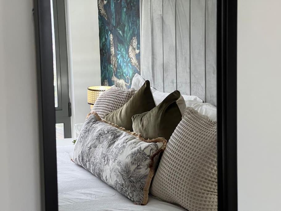 Penthouse In Wembley London