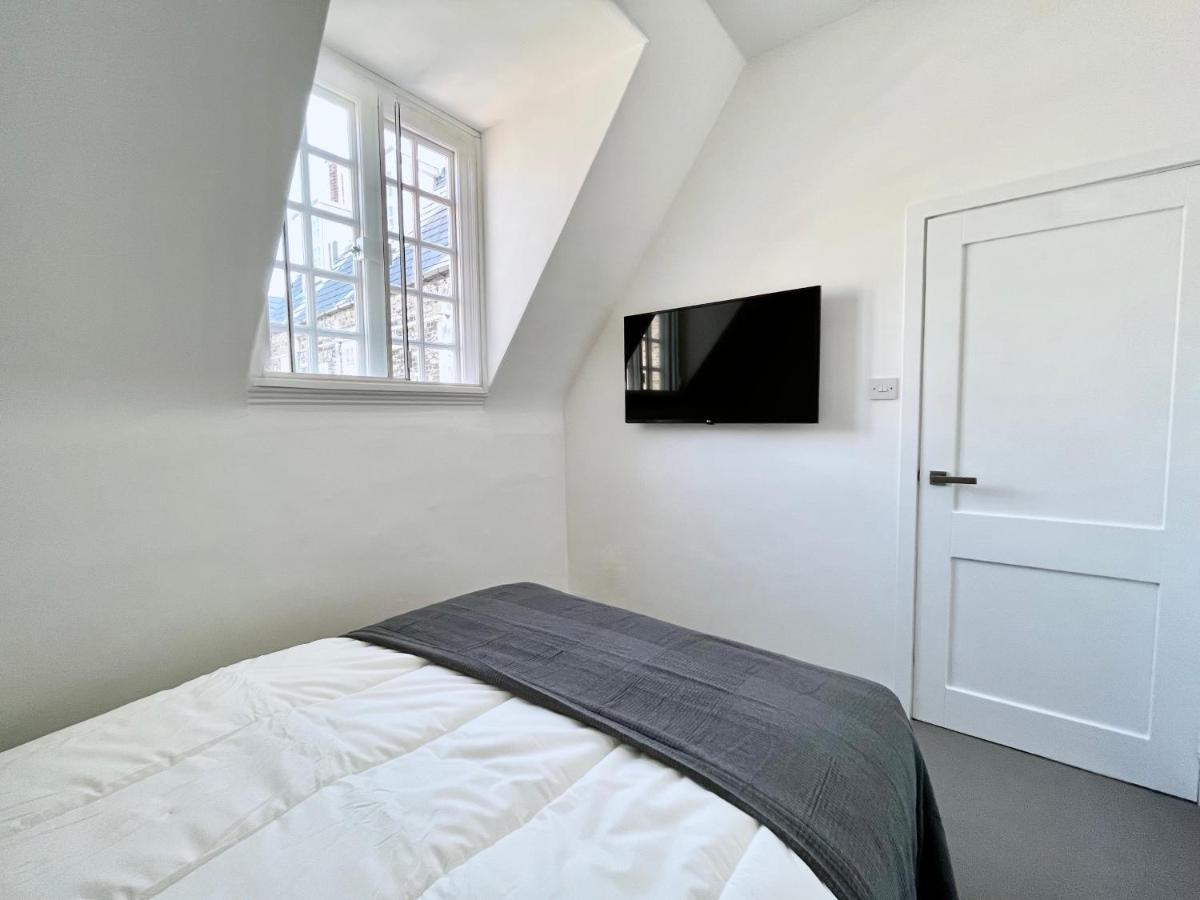 New Oxford Circus 2 Bedr, 3 Beds Location London