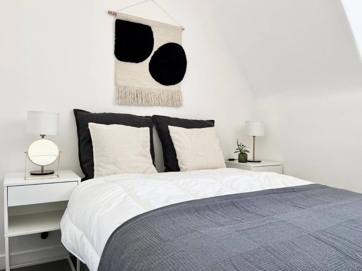 New Oxford Circus 2 Bedr, 3 Beds Location London