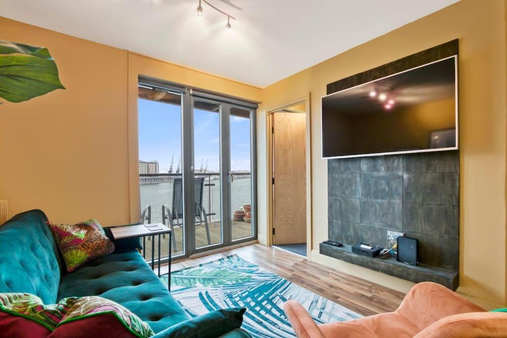 2 Bed Docklands Apt- 02 & Excel Appartement