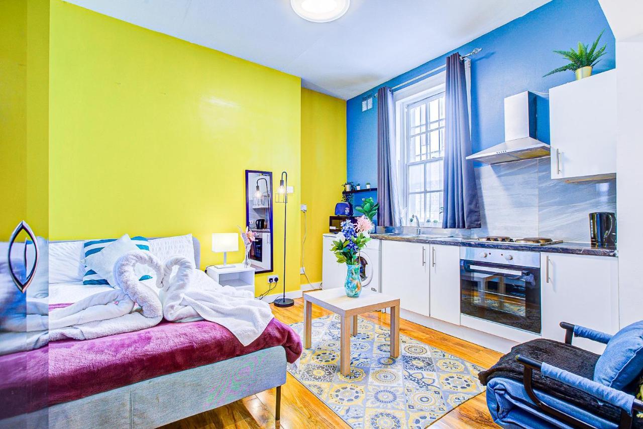 Appartement With A Large Toilet And A Separate Budget Price Londen