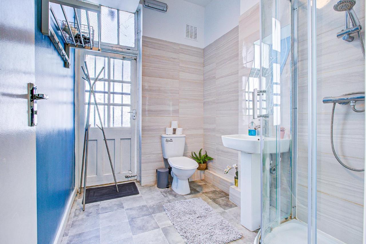 Appartement With A Large Toilet And A Separate Budget Price