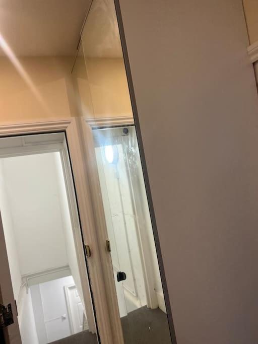 Appartement Large Modern Studio Flat Londen