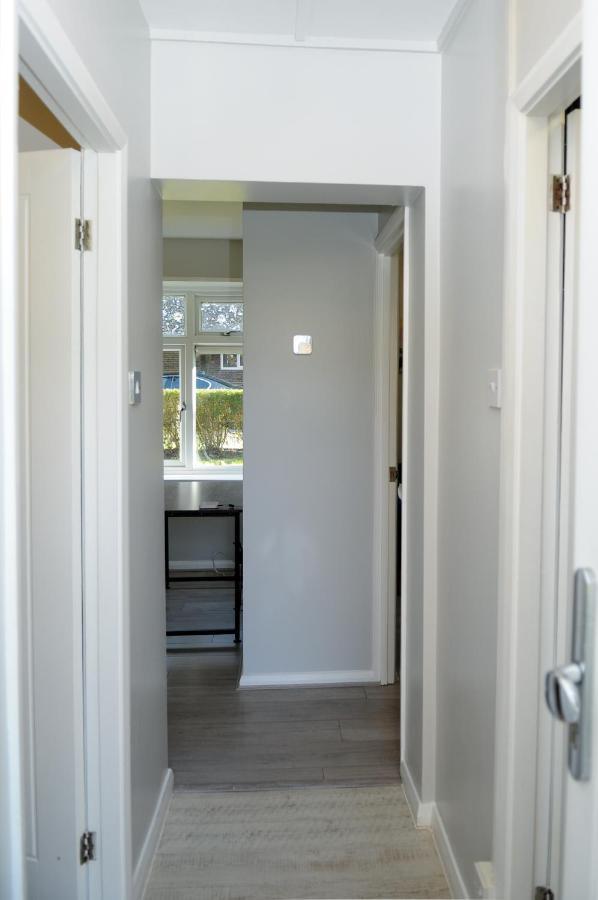 Apartment Greater London, 1 Bed Flat, Parking, Nr Metro Stations, 15mins To London