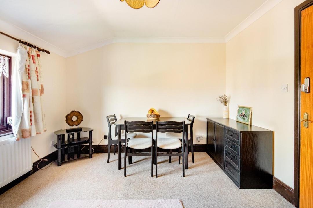 Spacious 2 Mins From Station Pensionat *