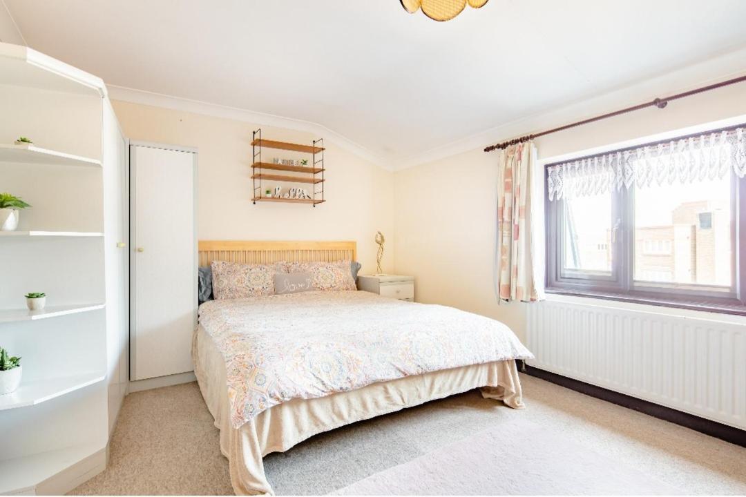 Pensionat Spacious 2 Mins From Station London