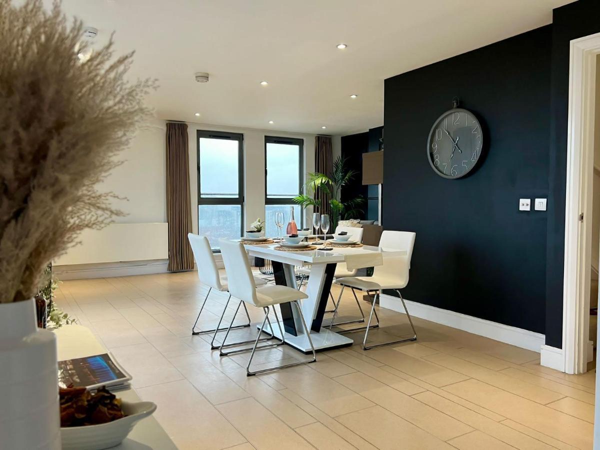 Apartment Penthouse In Wembley