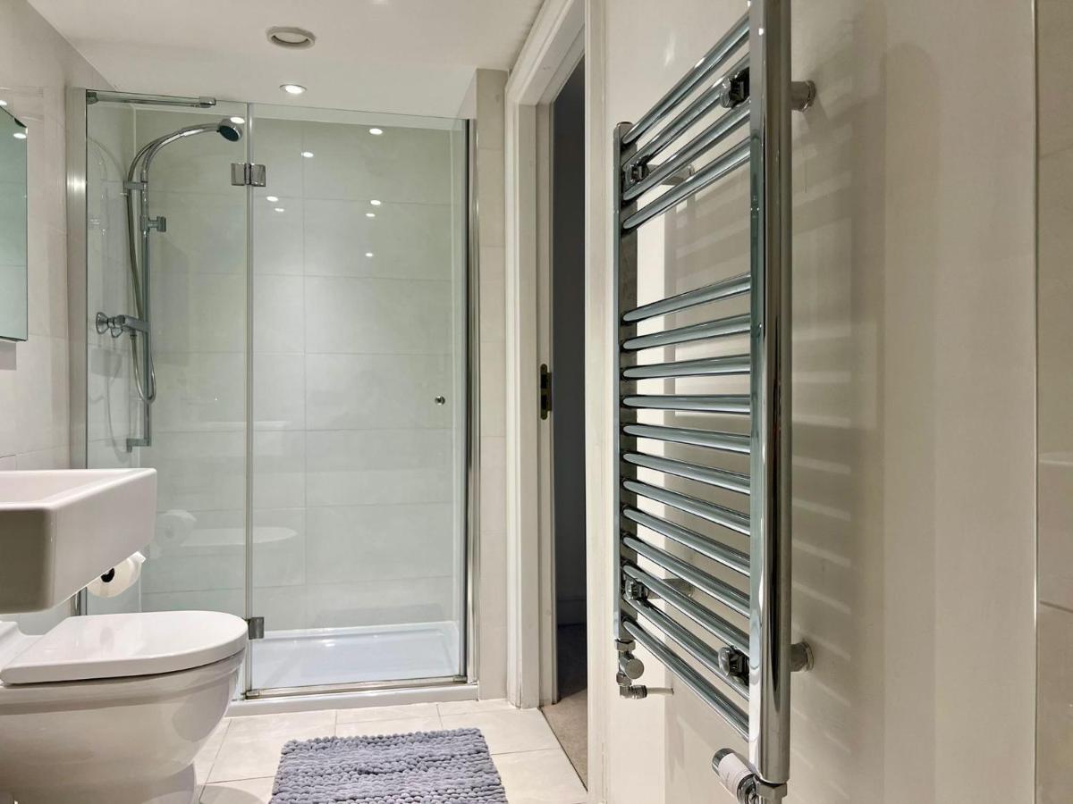 Apartment Penthouse In Wembley London