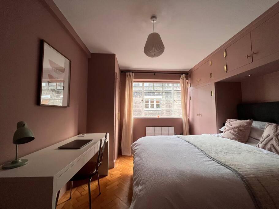 Fitzrovia / Bloomsbury / West End - Two Bed Leilighet London