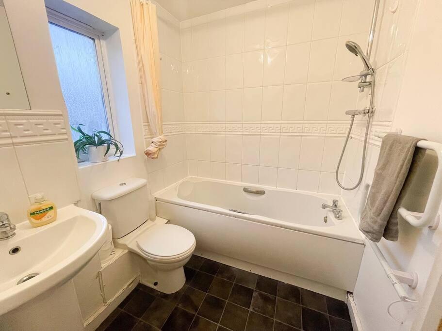 Cosy One Bedroom Flat In Apartment