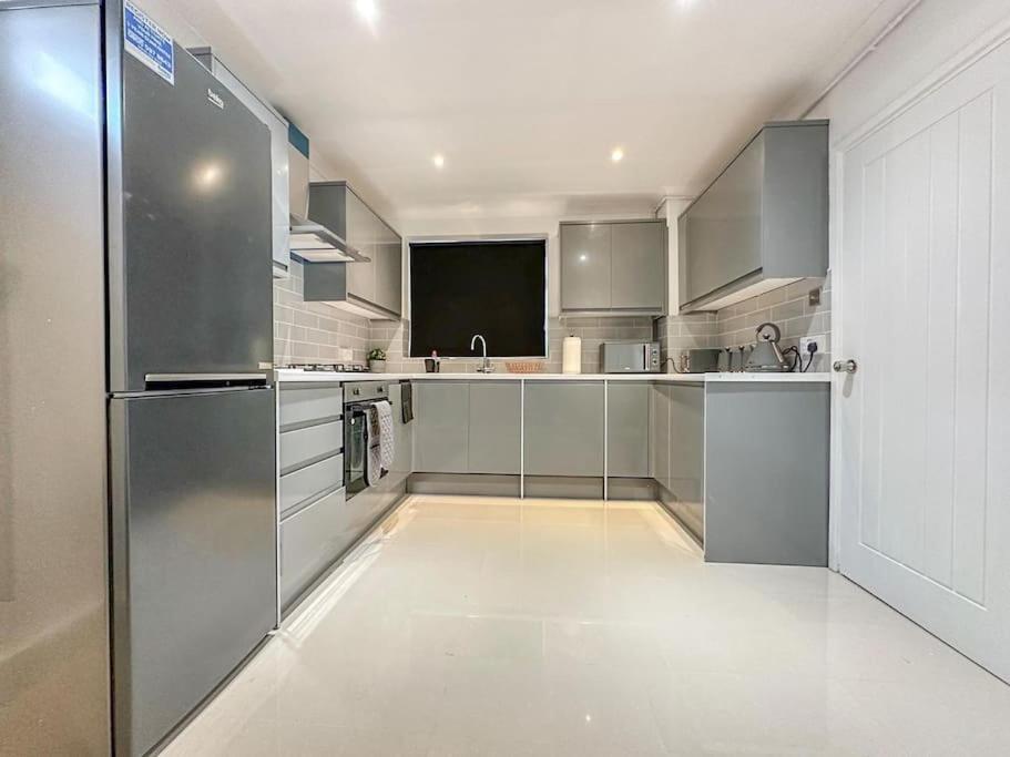 New Cosy Luxury 3 Bedroom House In Battersea Apartment