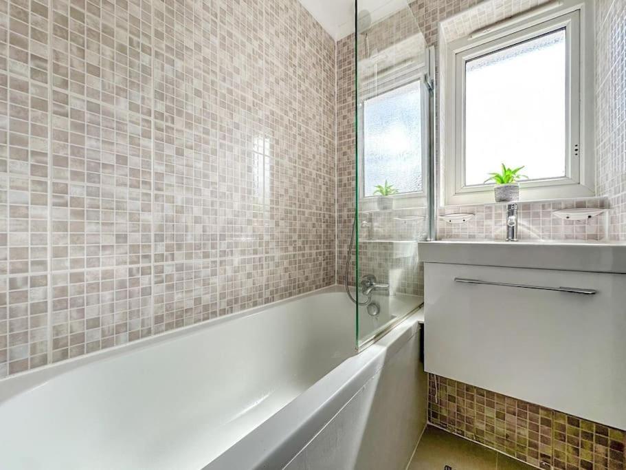 Appartement New Cosy Luxury 3 Bedroom House In Battersea Londen