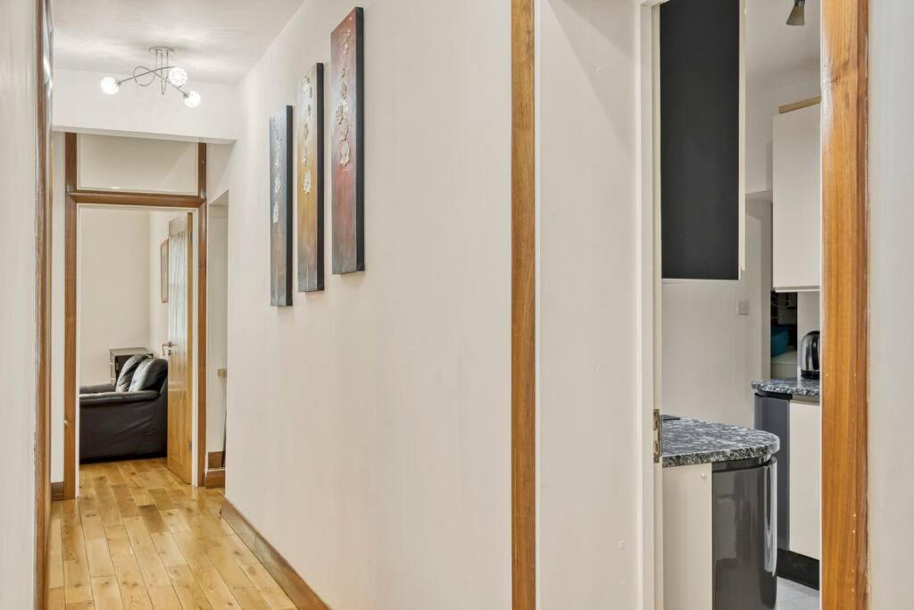 Lägenhet Spacious 3 Bed Apt- Earls Court London
