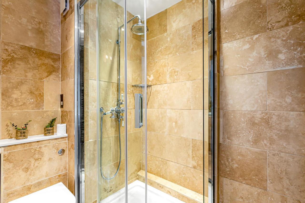 Charming Studio Flat Close To Holborn Station * Londen