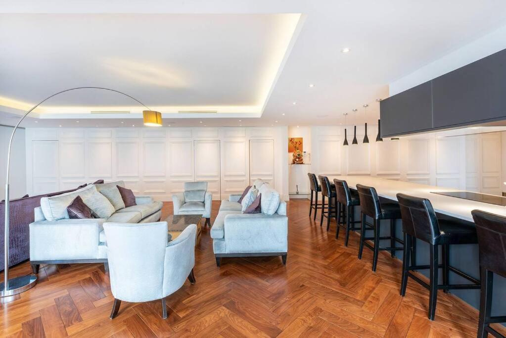 Ultra Luxury Penthouse, - Next To Chelsea * London