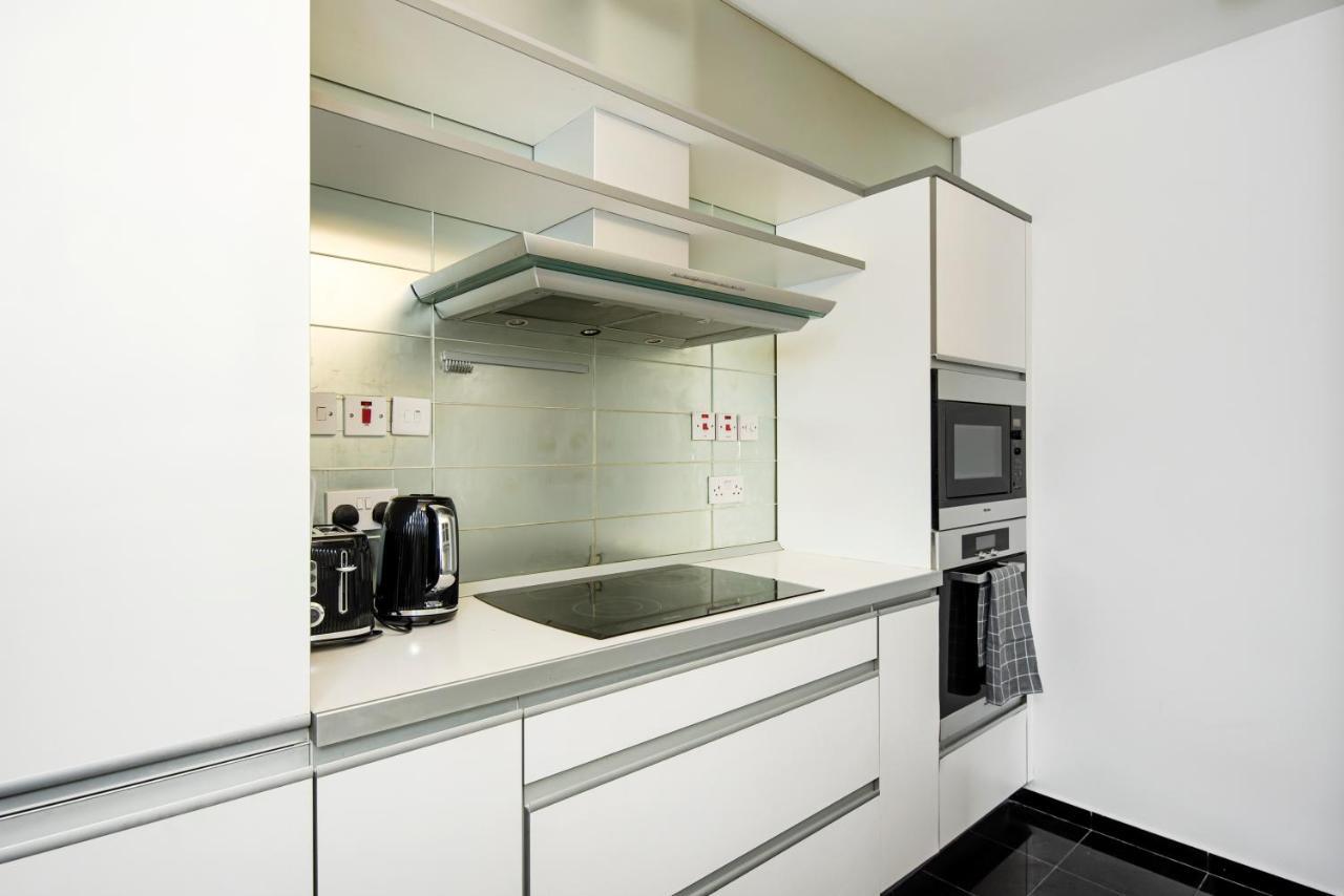 Large And 2 Bed Leilighet London