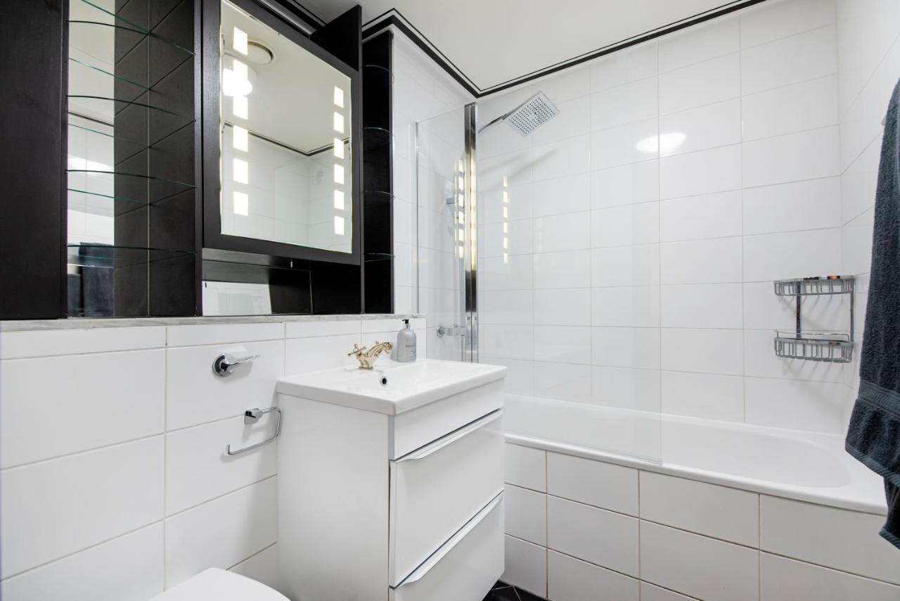 Large And 2 Bed Leilighet *