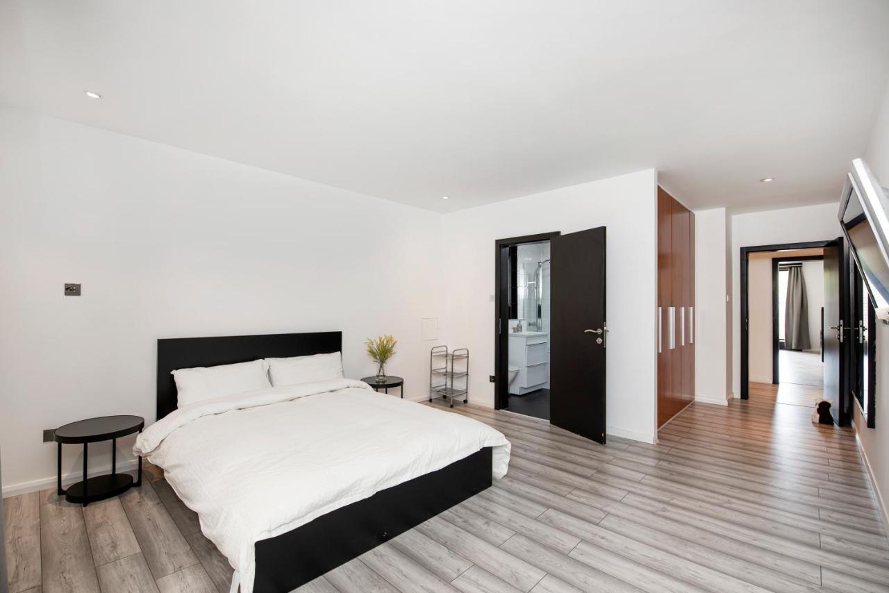 Leilighet Large And 2 Bed