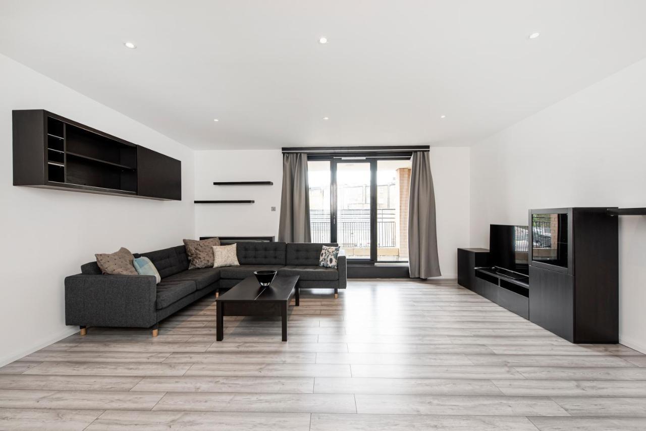 Large And 2 Bed * London