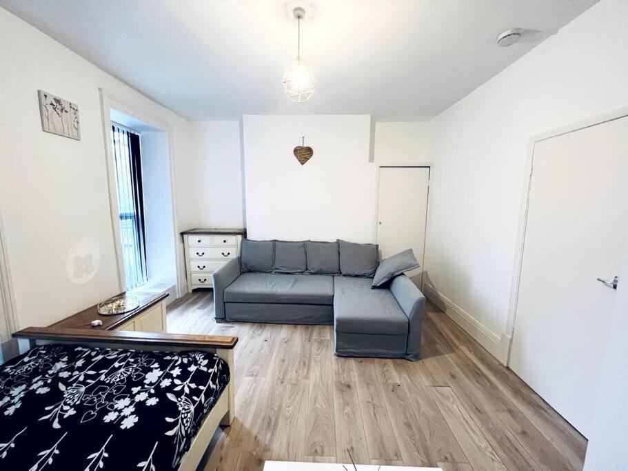 One Bedroom Close To Hyde Park #01 Apartment