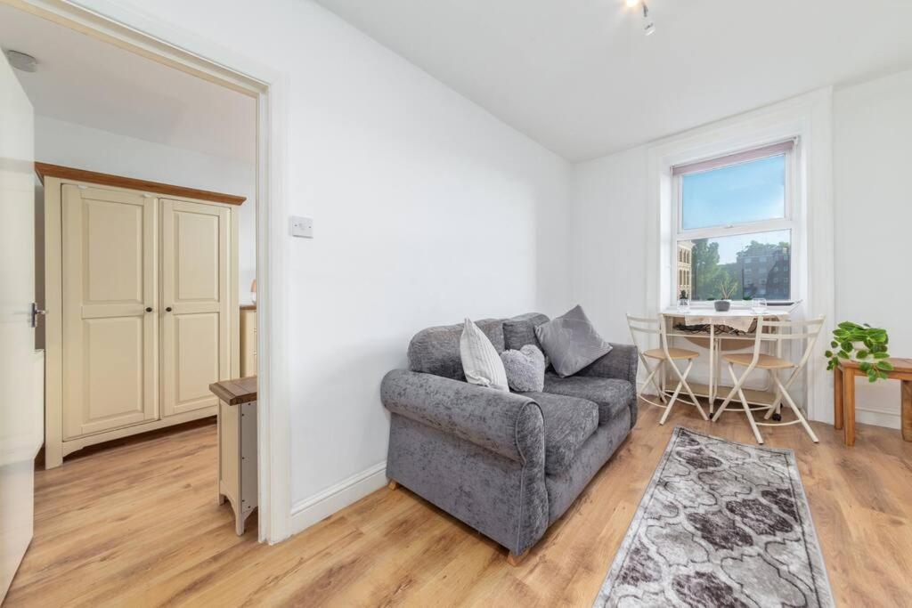 One Bedroom Flat In Central #02 Lejlighed *