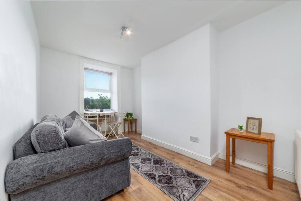 One Bedroom Flat In Central #02 Lejlighed *