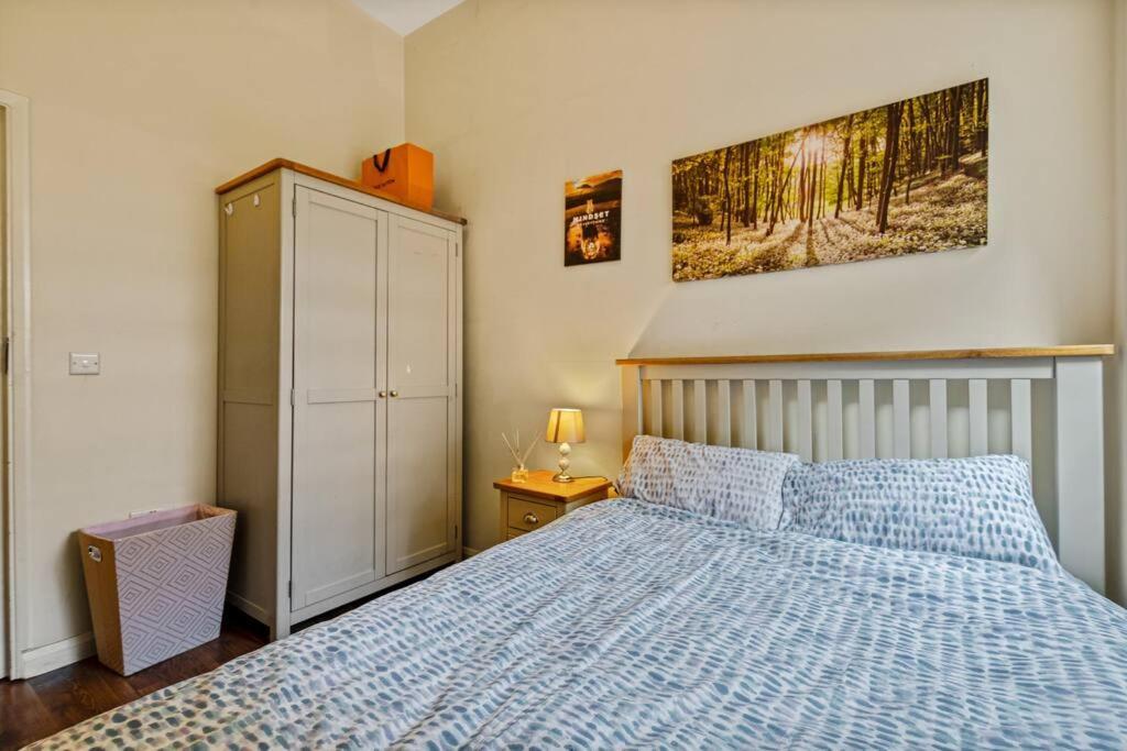 Two Bedroom With Patio Close To Hyde Park Ed4 Leilighet
