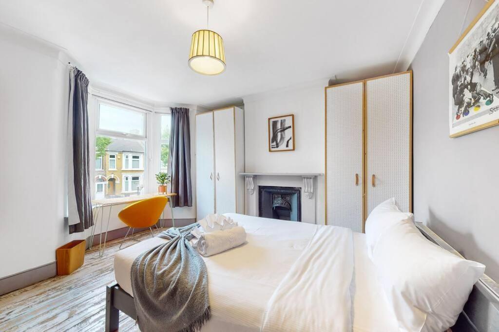 Semesterbostad Enchanting 3 Bedroom House With Garden In Leyton London